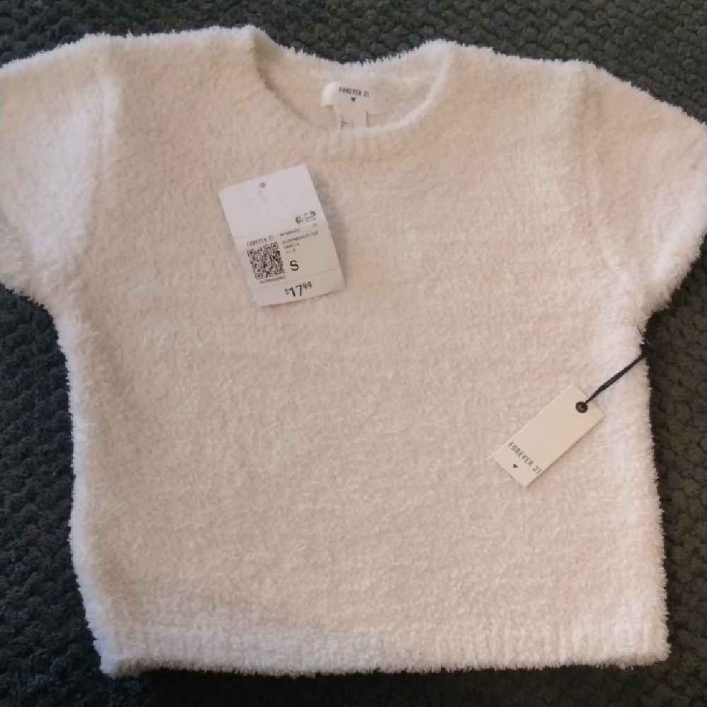 Ladies: Forever 21 Fuzzy Top  "Ivory " ( Size S ) . Nwts $9